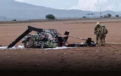 Helicóptero se desploma en Laguna de Sayula; hay cuatro heridos