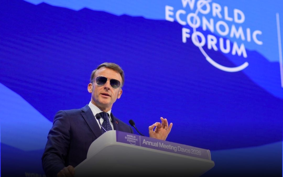 Emmanuel Macron acusa a Estados Unidos de buscar “debilitar y subordinar” a Europa en Davos